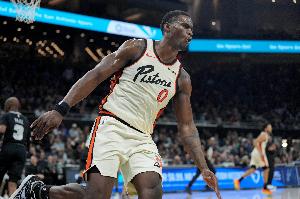 杜伦连续6场5+助！活塞主帅：若对手不限制他移动 我们助攻会更多