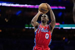 是否感觉球队已放弃本赛季？马克西：我每次系好球鞋都是为了赢