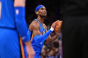 👀👀亚历山大全场一共17次罚球 但是末节+加时仅有3罚