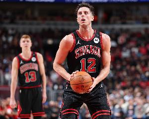 状态出色！科林斯半场9中6拿到16分8板 两项数据均最高