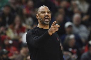 态度不对！惠特摩尔&谢泼德垃圾时间出场各自低级失误引主帅不满