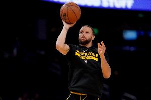 56分之夜！杨毅：2025年了还能看到这种球 真为库里感到高兴