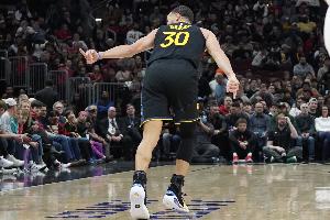 名记狂吹库里：在体育运动中 还没有任何东西比库里的比赛更棒