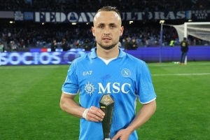 4解围&2关键传球！官方：洛博特卡当选那不勒斯1-1国米全场最佳