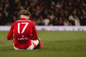 多次错失良机，加纳乔为足总杯出局致歉：曼联球迷们，对不起😢