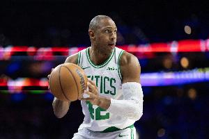 怀特：霍福德今天状态格外出色 攻防两端为球队做出了重要贡献