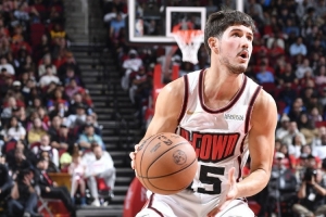 媒体人：谢泼德的劲头梦回肯塔基 当特首秀积极性一点毛病也没有