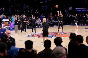 💼纽约新市长！库里客场10连胜尼克斯！总战绩12-1！