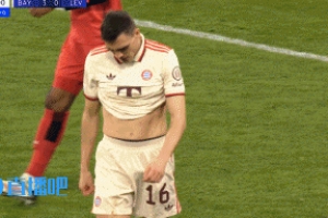 错失良机！穆西亚拉脚后跟潇洒过人 帕利尼亚浪费破门良机