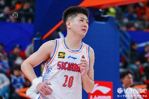 板凳匪徒！王薪凯上半场6投4中&三分5中3攻下11分