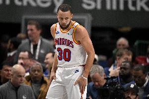 库里：交易后球队攻防效率俱佳 我们每晚都要带着必胜的信念上场