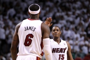 查尔莫斯谈莱利拿走詹姆斯曲奇：他控制欲太强 当时我们正连胜