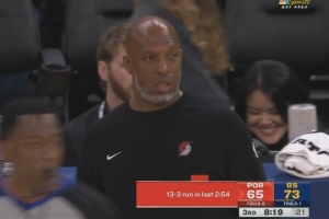 经典的勇士领先被追分！开拓者轰出13-3将分差缩小到8分