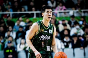 全能表现！郭昊文8中4拿到15分6板4助 末节两记三分