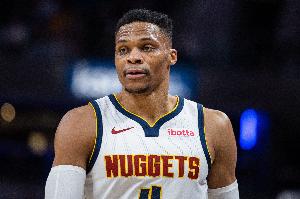 本赛季威少首发打雷霆的比赛2胜0负 场均22.5分6.5助 命中率64%