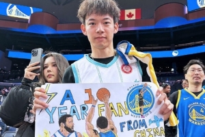 💙💛飞跃大洋彼岸的中国球迷：飞了10000公里来看库里！