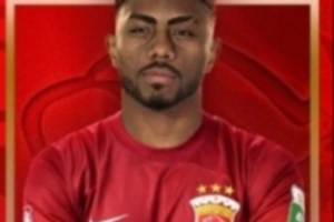 记者：海港外援加布里埃尔有望本月底复出 海港落后仍坚持风格