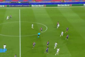 金童对决⚔️桑谢斯过掉加维后用身体将他扛开，扣球摆脱完成远射