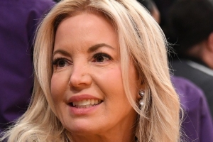 😠珍妮：球迷为何要教我做事？这是对我的员工的侮辱