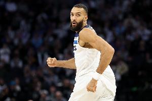 顶住约基奇！戈贝尔8中4拿到11分10板两双 正负值+16