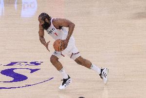 会夸！博格丹：背靠背作战哈登以身作则 他激发出我最好的一面