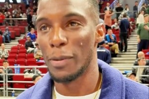 北京国安外援法比奥观看首钢比赛 被调侃能签个十天短合同