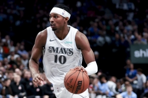 布兰登-威廉姆斯：在欧文身上学到了很多 要像块海绵一样不断吸收