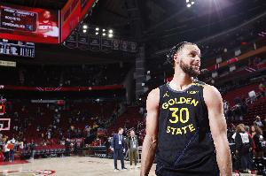 国王牛皮糖防守🤔你觉得库里下半场能破4000三分吗？