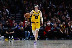 湖人自媒体：让里夫斯和克内克特永远身披紫金战袍吧