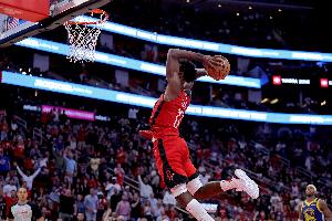 冲锋陷阵！伊森上半场7投5中砍下12分2篮板 正负值+15全场最高