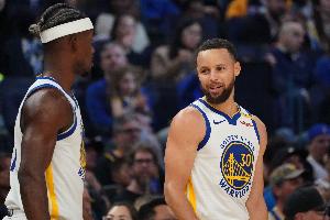 Shams：库里举办了生日派对全队都去了 库追巴三人玩到了最后