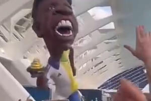 网友晒瓦伦西亚法雅节：维尼修斯人偶塑像被球迷嘲讽未赢得金球奖