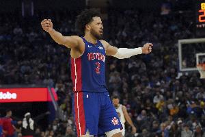 大心脏！CC最后时刻弧顶连中两记三分 绝杀三分&25+三双浇灭热火