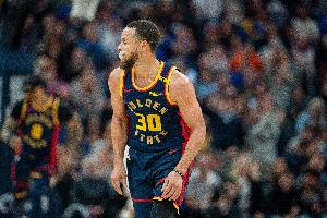 🤕专家谈库里伤情：若没有骨折 复出时间将在几天至几周之间