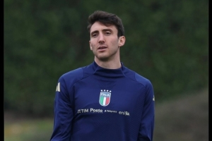 意大利队官方：坎比亚索因左脚踝伤势退出本期国家队，将返回尤文