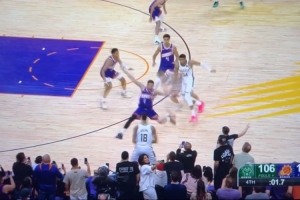 安排的啥战术🧐最后一攻字母哥和AC-格林撞一起了 大洛强投不中