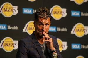 苏群：湖人败给公牛&魔术的方式一模一样 球队内线遭遇空前危机