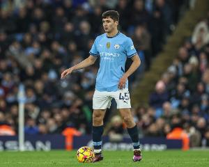 阿斯：胡萨诺夫回国受到了人们的欢迎，他已经成为国家的足球偶像