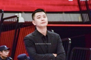 杨鸣：因为伤病&外援的原因边打边磨合 现在慢慢调整到最佳