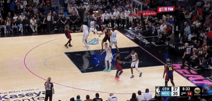 攻防建功！李凯尔造成波斯特进攻犯规 又送妙传助飞韦尔打停勇士