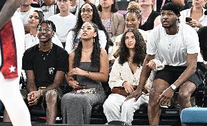 会和两个儿子一起同场竞技？詹姆斯笑言：别这样对我