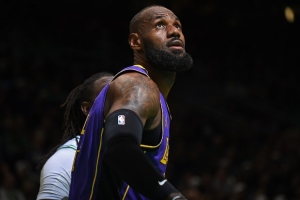 🎉詹姆斯绝杀湖蜜狂欢：GOAT！ 比赛胶着时你永远可以信赖老詹