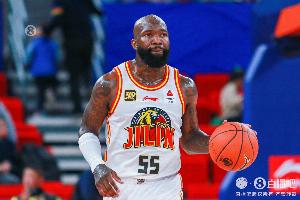 就靠你了！多米尼克-琼斯半场16中6轰两队最高21分外加8板4助