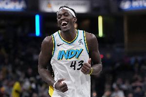 游刃有余！西亚卡姆半场6中5拿到11分3助 三分1中1