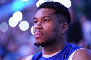 这赛季就这样了？雄鹿遭遇三连败 对阵东部前三战绩0-10