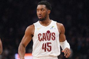 米切尔谈失误：关键是要提升比赛专注度 我们必须要做得更好