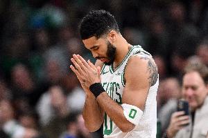 打36分钟！塔图姆：大部分时间感觉脚踝还好 一开始是有些疼