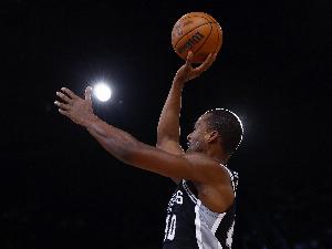 巴恩斯：首发开局表现迟缓要做得更出色 米奇已就此事批评了我们