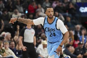 稳定输出！鲍威尔14中8拿到21分4板1助