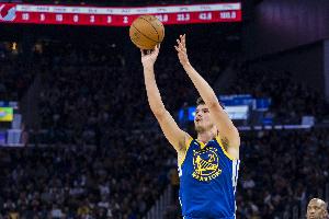 继续加油！波斯特三分9中3拿到9分 得分全在上半场